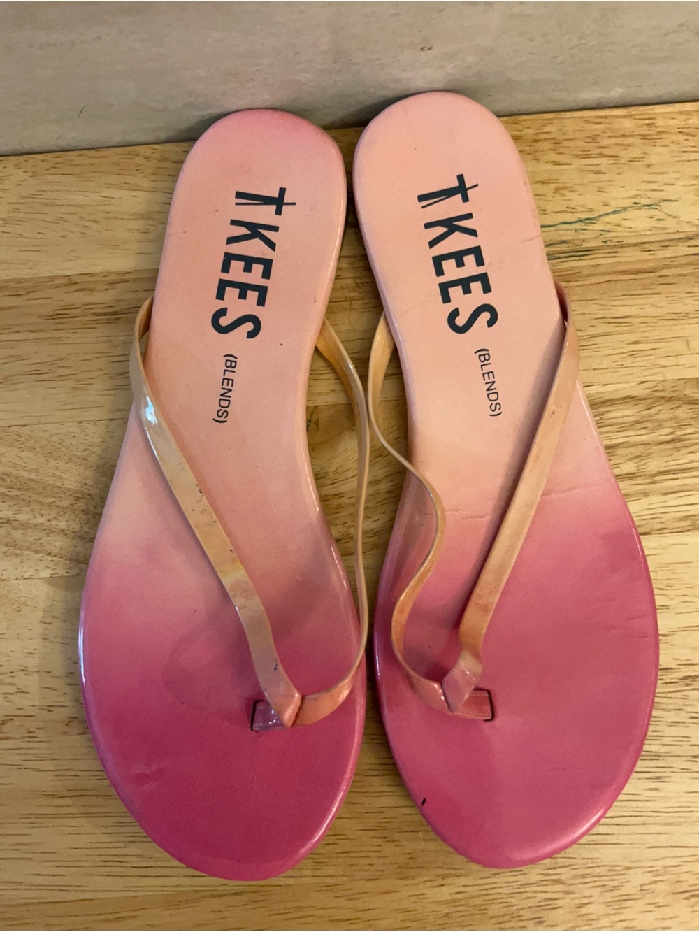 TKEES "Blends" Patent Leather Flip Flops Pink/Peach Ombré Pattern